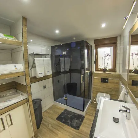 Ow Magdalena Nyaraló *