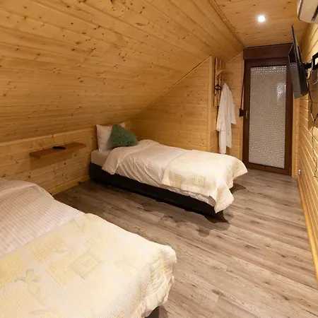 Nyaraló Ow Magdalena *